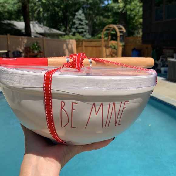 New Rae Dunn BE MINE Mixing Bowl and XOXO Spatula - Picture 7 of 7